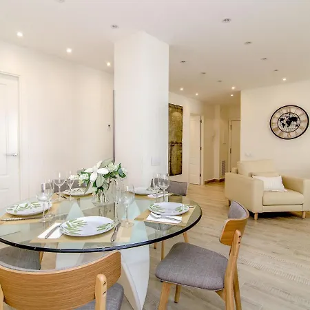 Apartment Spaces Oasis Suites- 4 Bedroom, 4 Ensuite Bathrooms, Terrace, Pool, Centre Sitges