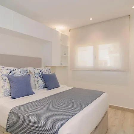Spaces Oasis Suites- 4 Bedroom, 4 Ensuite Bathrooms, Terrace, Pool, Centre Apartment *