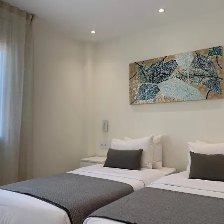 Apartman Spaces Oasis Suites- 4 Bedroom, 4 Ensuite Bathrooms, Terrace, Pool, Centre Sitges