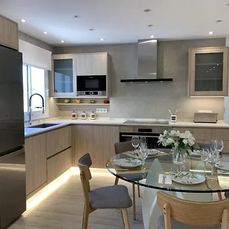 Spaces Oasis Suites- 4 Bedroom, 4 Ensuite Bathrooms, Terrace, Pool, Centre Apartmán *