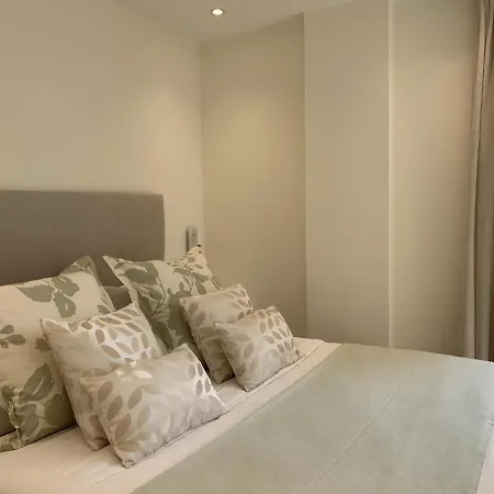 Spaces Oasis Suites- 4 Bedroom, 4 Ensuite Bathrooms, Terrace, Pool, Centre Apartmán